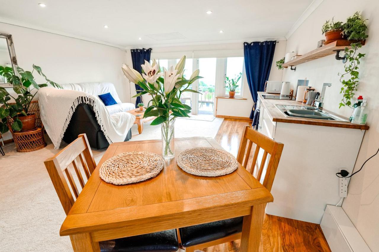 Spacious Sea-View Apt. Overlooking St Ives Bay Gwithian ภายนอก รูปภาพ